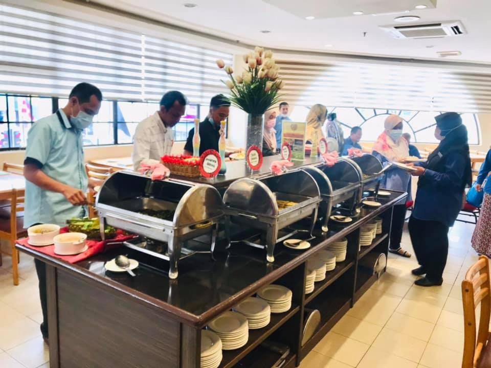 فندق واي تي ميدتاون كوالا تيرينجانو كُوالا تيرينغانو المظهر الخارجي الصورة